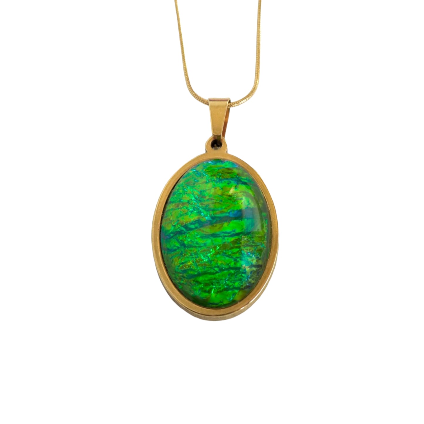 Necklace with an oval cabuchon made of resin with a cat's eye effect and a golden stainless steel base
