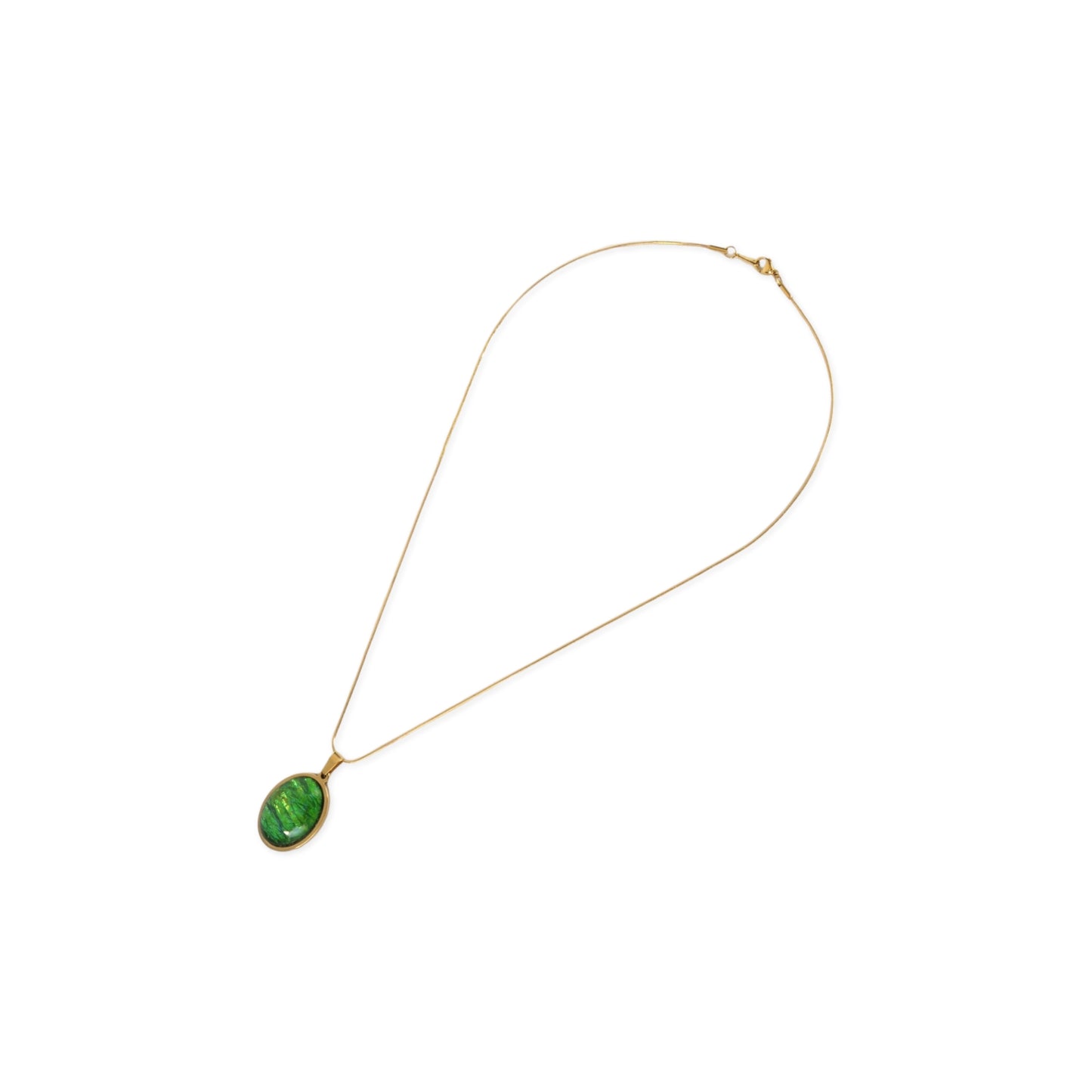 Necklace with an oval cabuchon made of resin with a cat's eye effect and a golden stainless steel base